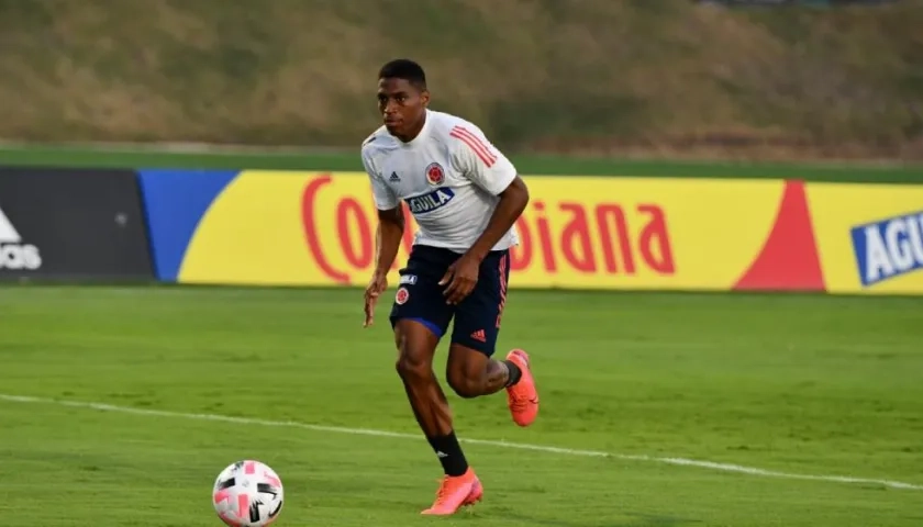 Emerson Rivaldo Rodríguez durante un entrenamiento con la Selección Colombia.