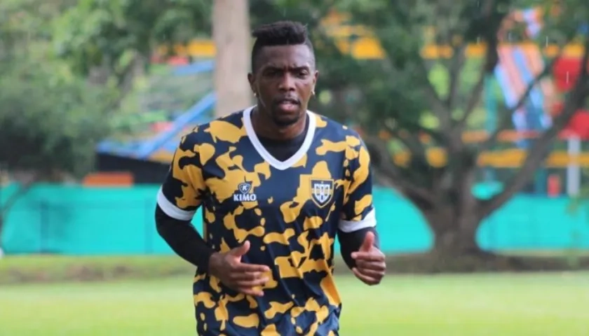 Edison Toloza entrenando con el Boca Juniors de Cali.