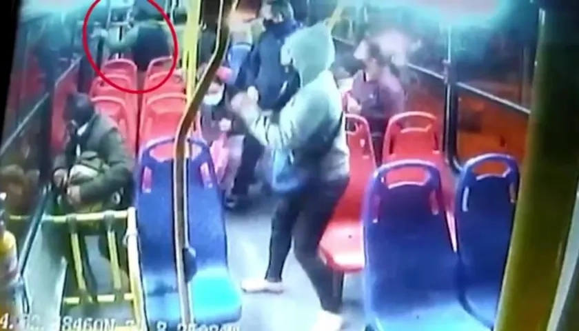 Momento en que se presentó uno de los atracos. 