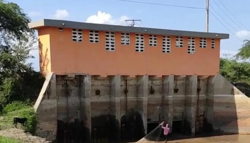 Cierran compuertas de Villa Rosa.