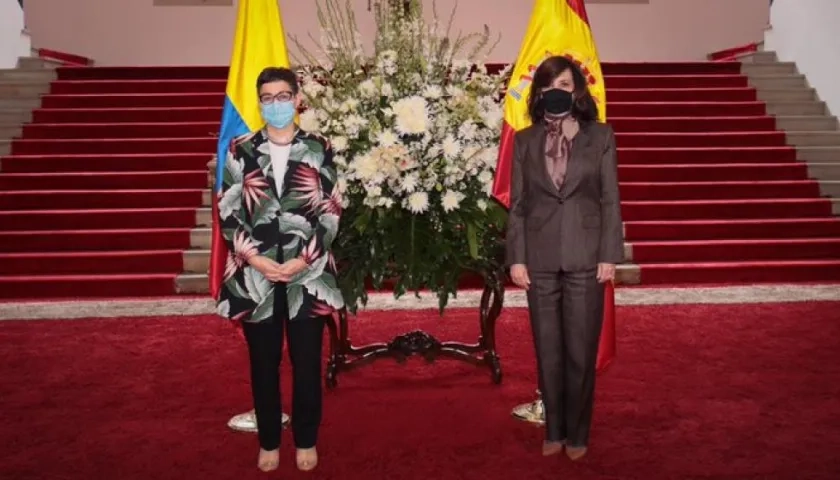 Canciller Claudia Blum recibió en el Palacio de San Carlos a su homóloga de España, Arancha González Laya, quien visita Colombia para fortalecer la relación bilateral.