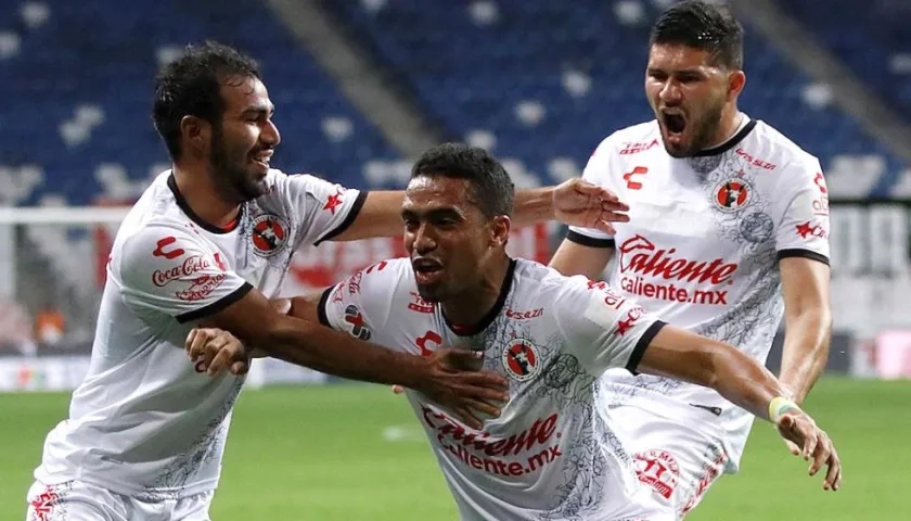 Mauro Manotas celebrando el gol.