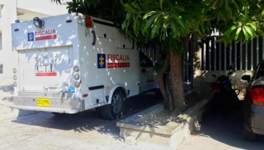 El cuerpo de Yesid Alfonso González Torres fue llevado a Medicina Legal. 