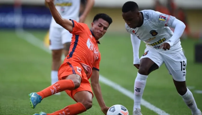 Acción del partido entre César Vallejo y Caracas FC. 