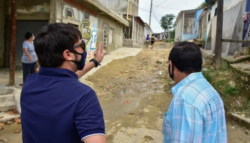 El Alcalde Jaime Pumarejo en uno de los sectores que serán intervenidos.