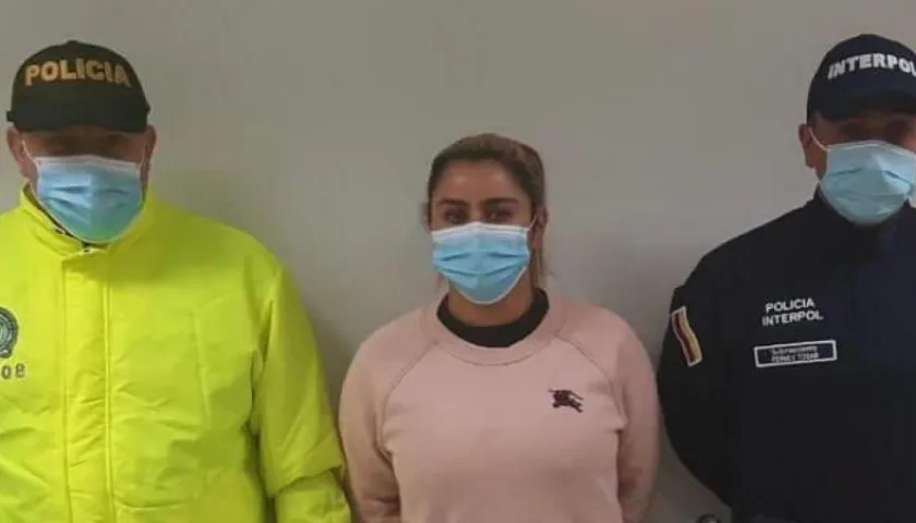 a Nini Jhoana Úsuga, alias "La Negra", jefe de finanzas y hermana del máximo líder de la banda criminal el Clan del Golfo, 
