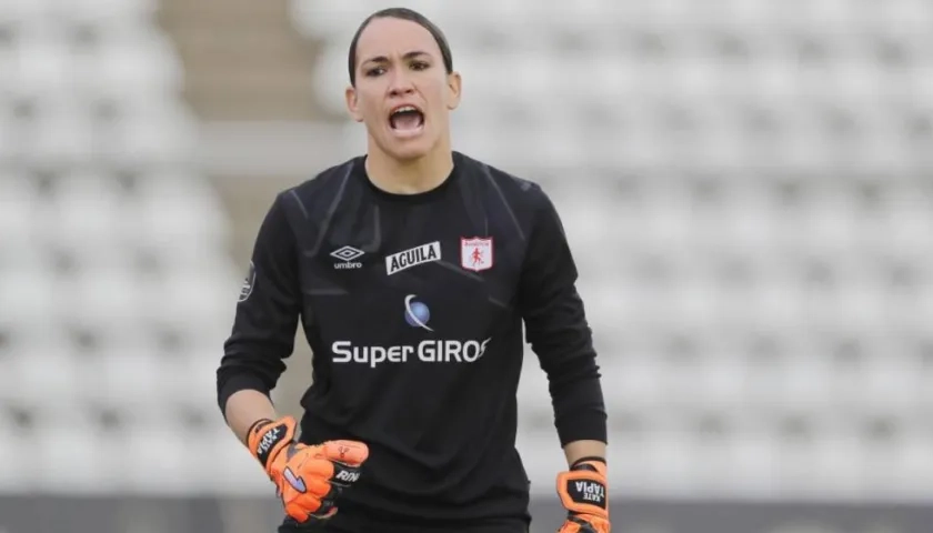 Luz Katherine Tapia, arquera de Colombia. 