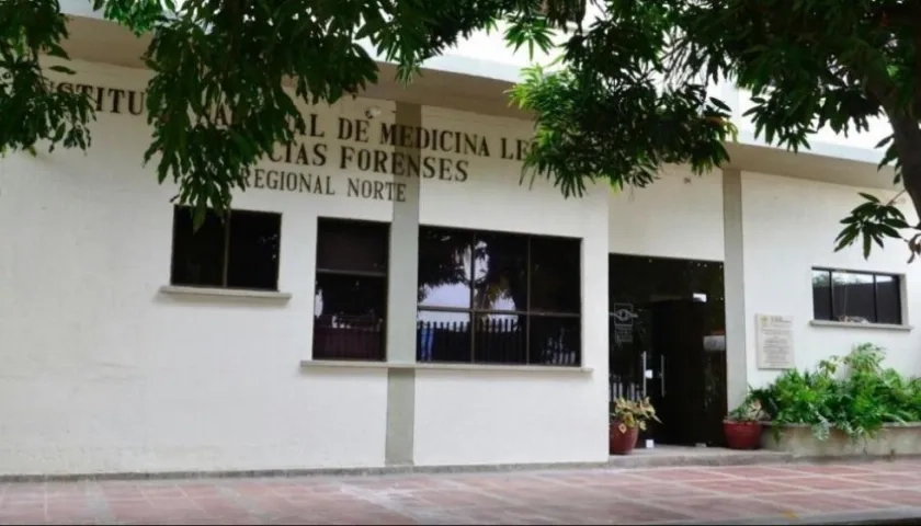 El cuerpo de Diomedes Alberto Barrios De la Cruz fue llevado a Medicina Legal. 