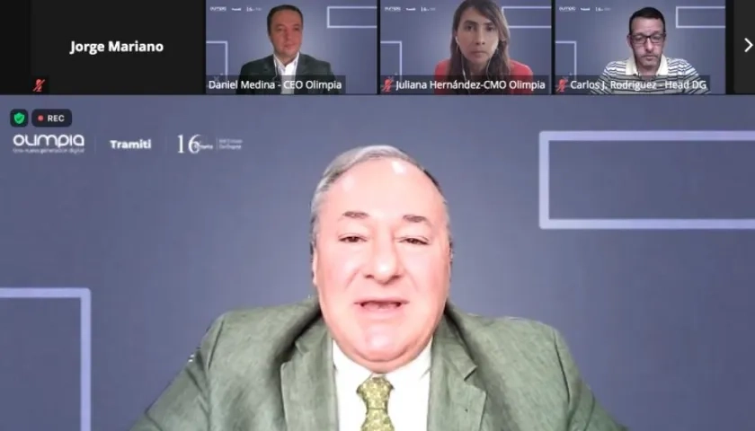 El Notario 16 de Bogotá, Eduardo Vergara Wiesner, presentando el programa.