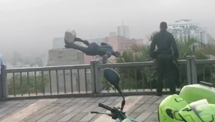 Estatua de Sebastián de Belalcázar en Cali derrumbada por el pueblo Misak.