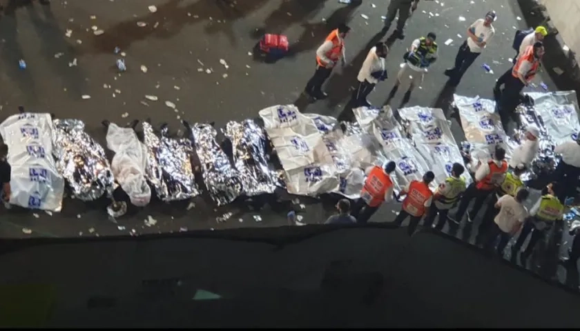 Cuerpos de las víctimas en el lugar de los hechos.