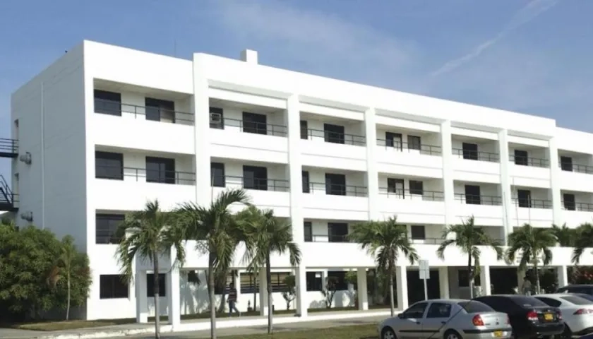 Fachada de la Clínica de la Policía Nacional.