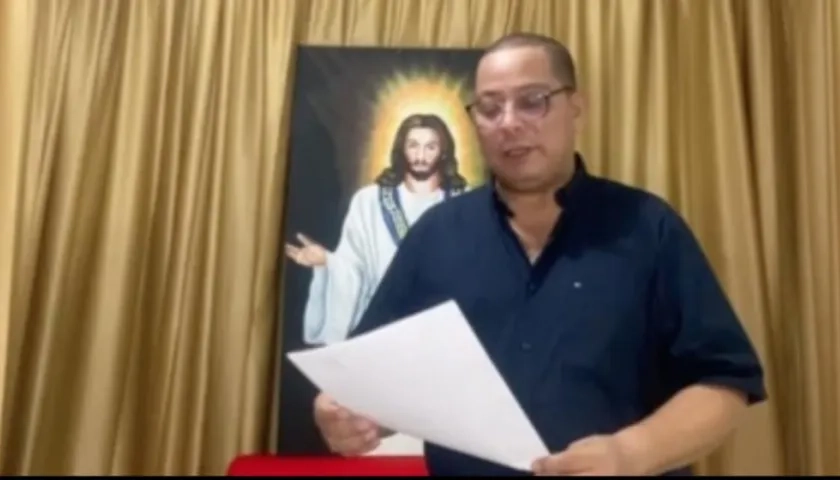 El Concejal Juan Carlos Ospino leyendo el pronunciamiento.