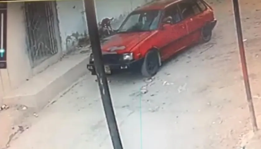 En este vehículo se movilizaba Carlos Alberto Castro Orozco junto con su papá y esposa cuando le dispararon. 