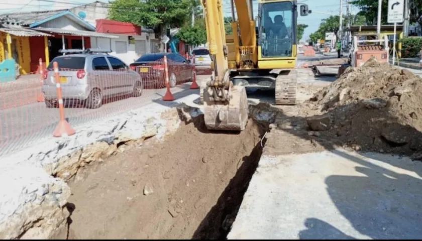 Trabajos en la red de interconexión en la Vía 40 de Barranquilla.