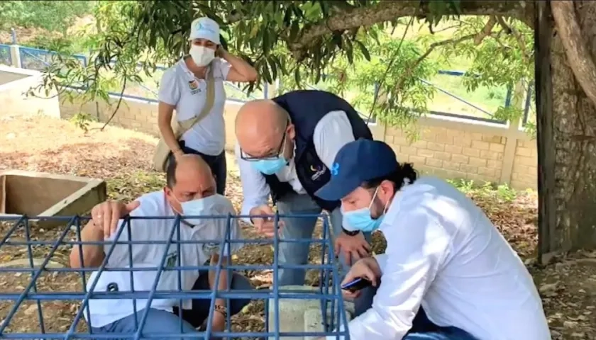 Funcionarios de la CGR durante la visita a las obras.