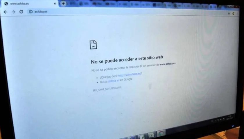 El problema al parecer se originó en la empresa proveedora de servicios de internet Akamai.