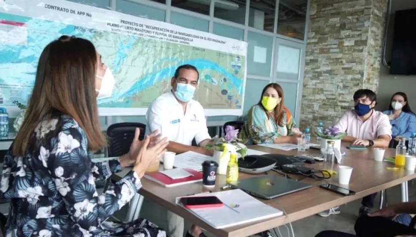 La Ministra Ángela María Orozco; el Director de Cormagdalena Pedro Pablo Jurado; la Representante Martha Villalba y el Alcalde Jaime Pumarejo.