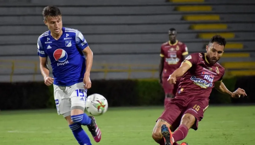 Acción del juego de ida entre Millonarios y Tolima. 
