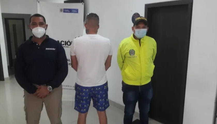 Sammy Kara tiene circular roja de Interpol.