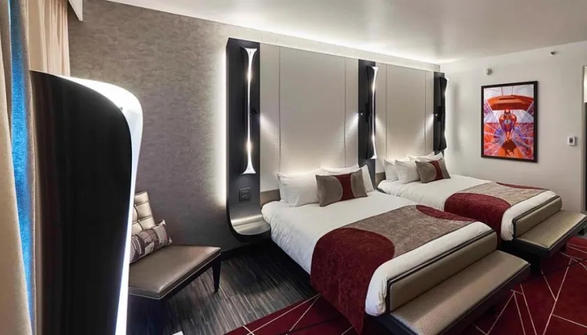 El hotel tiene 561 habitaciones con estilo marveliano.