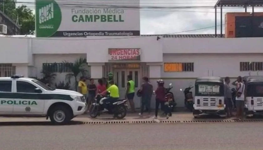 El hombre fue llevado a la Clínica Campbell de Malambo. 
