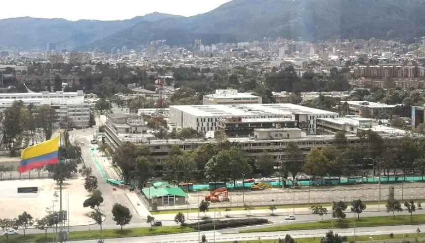 La vieja edificación minutos antes de la implosión.