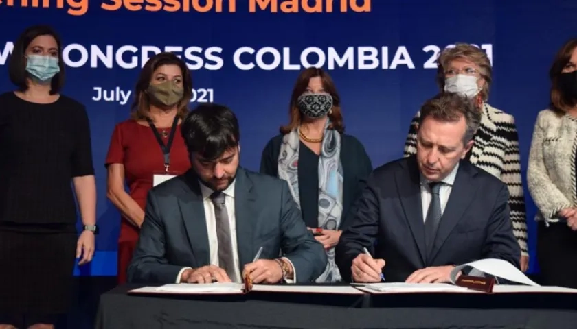 El Alcalde Jaime Pumarejo firma la aceptación para que Barranquilla sea la sede del World Law Congress.