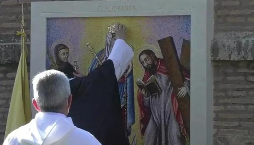 Entronización de la Santísima Virgen del Rosario de Chiquinquirá en los jardines del Vaticano.