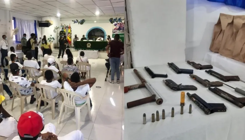 Momento de la entrega de armas por parte de los jóvenes. 