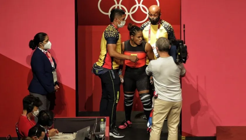 El soledeño Luis Arrieta alienta a Mercedes Pérez. 