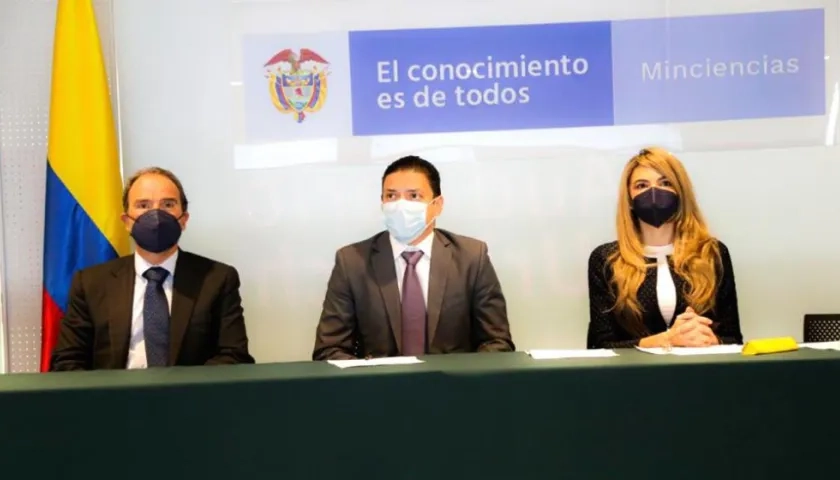 El Director de Colfuturo, Jerónimo Castro; el Ministro Eduardo Crissien y la Viceministra, Ana María Aljure.