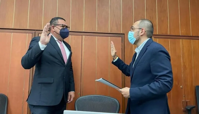 Laureano Acuña tomó posesión este mediodía como presidente de la Comisión del Senado.