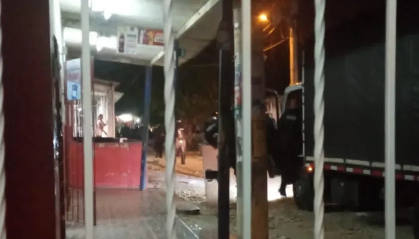 Grupo Esmad de la Policía en el barrio El Esfuerzo. 