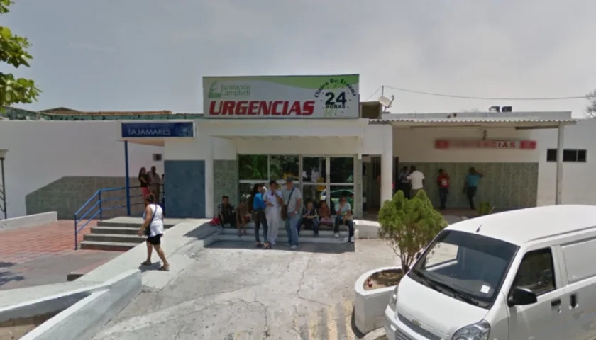 El hombre murió en la Clínica Campbell de la calle 30. 