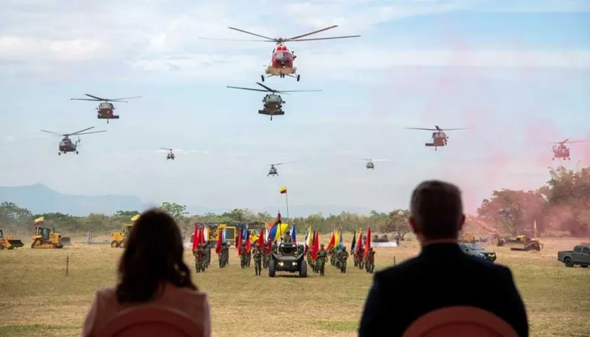 Vicepresidenta y Presidente en durante la conmemoración de los 202 años de la Batalla de Boyacá y Día del Ejército Nacional.