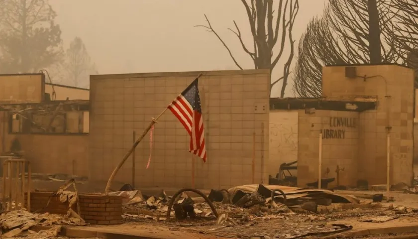 Las llamas de Dixie han carbonizado más de 1.000 construcciones.