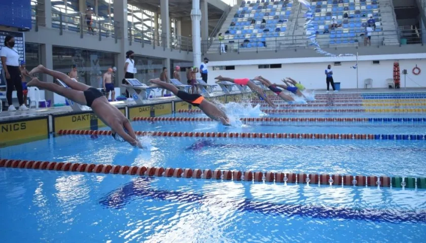 La natación se toma el evento.