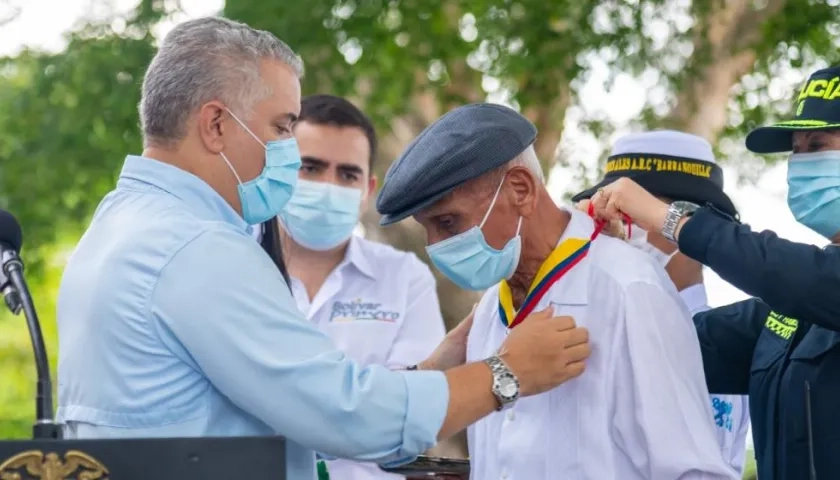 El Presidente Iván Duque y el maestro Adolfo Pacheco.