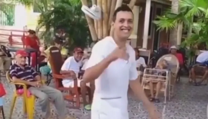 Yilmar Montoya Ramos en el hogar geriátrico San Camilo. 