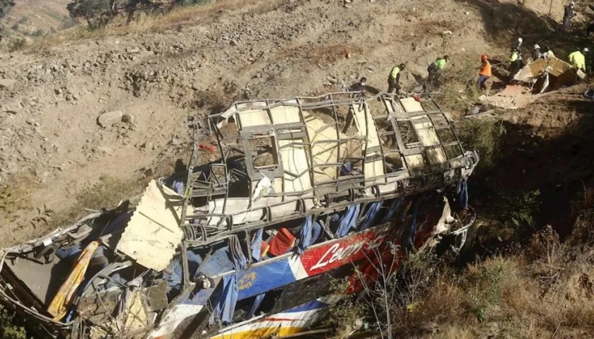 La Policía investiga si el conductor se quedó dormido y perdió el control o si excedió la velocidad.