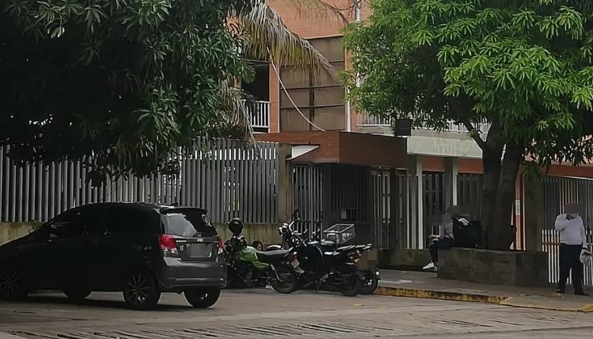 Los cuerpos de la pareja permanecen en Medicina Legal. 