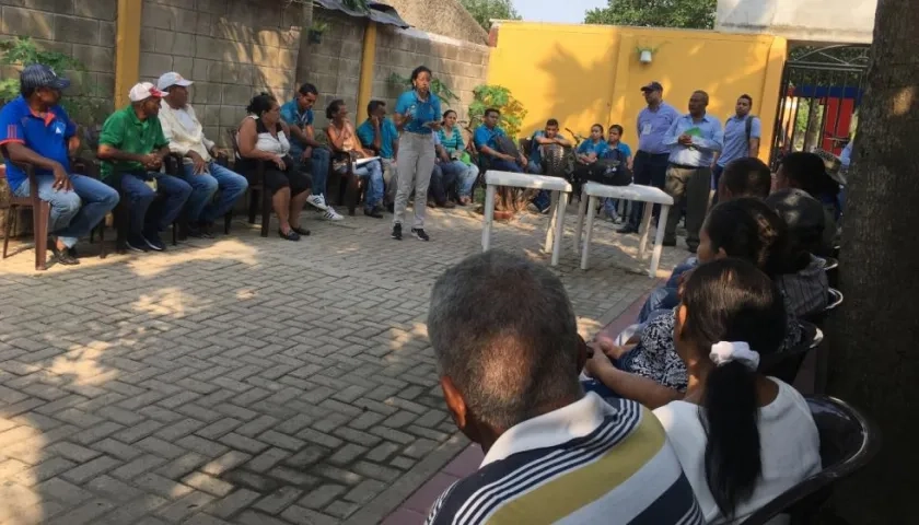 Equipo de Uniatlántico con los retornados.