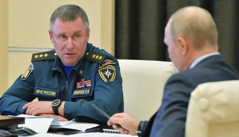 El ministro de Emergencias de Rusia, Evgueni Zínichev, en una foto con Vladimir Putin.