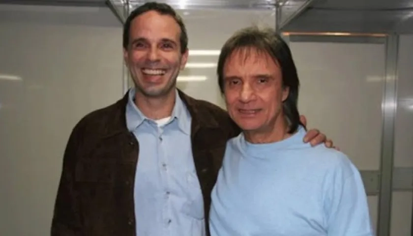 Dudu Braga y su padre, el reconocido cantante Roberto Carlos.