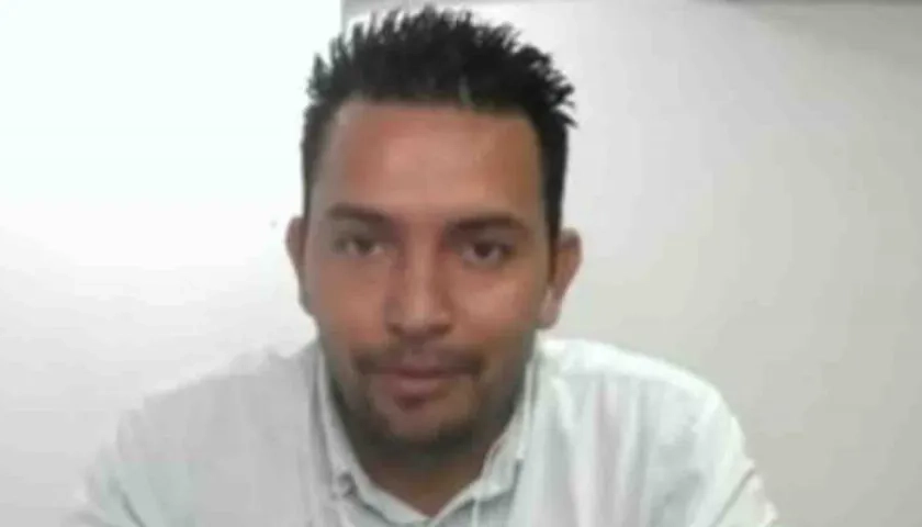 Josué Nieves, periodista que grabó prueba de vida de coronel del Ejército.