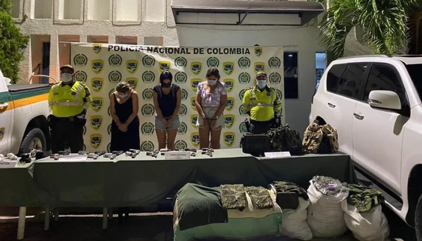 Las capturadas con los elementos incautados.