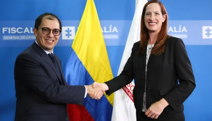 Fiscal General de la Nación, Francisco Barbosa y la subsecretaria de Estado Adjunto de Estados Unidos, Heide Fulton.