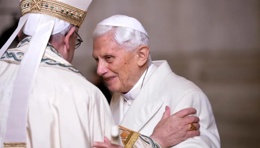 Benedicto XVI fue elegido Papa en el primer cónclave del siglo XXI (2005).