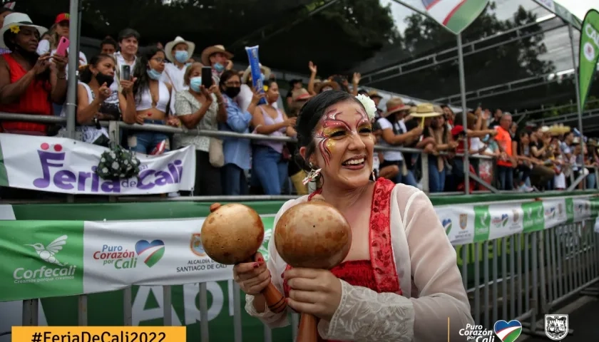 El desfile de bailadores de salsa recorre 1,5 kilómetros.